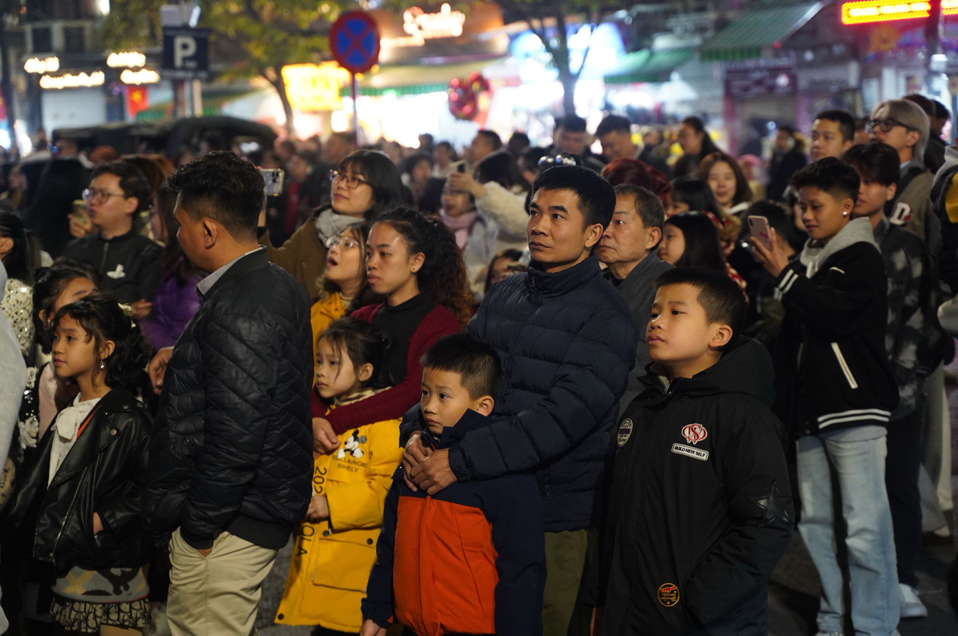 Pháo hoa rực sáng đón năm mới Ất Tỵ an lành, thịnh vượng ảnh 185 Pháo hoa rực sáng đón năm mới Ất Tỵ an lành, thịnh vượng ảnh 185