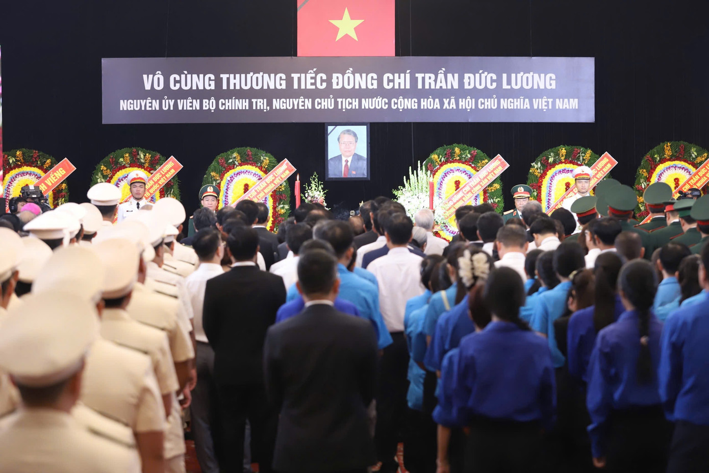 Đưa linh cữu nguyên Chủ tịch nước Trần Đức Lương rời Hà Nội về Quảng Ngãi ảnh 21