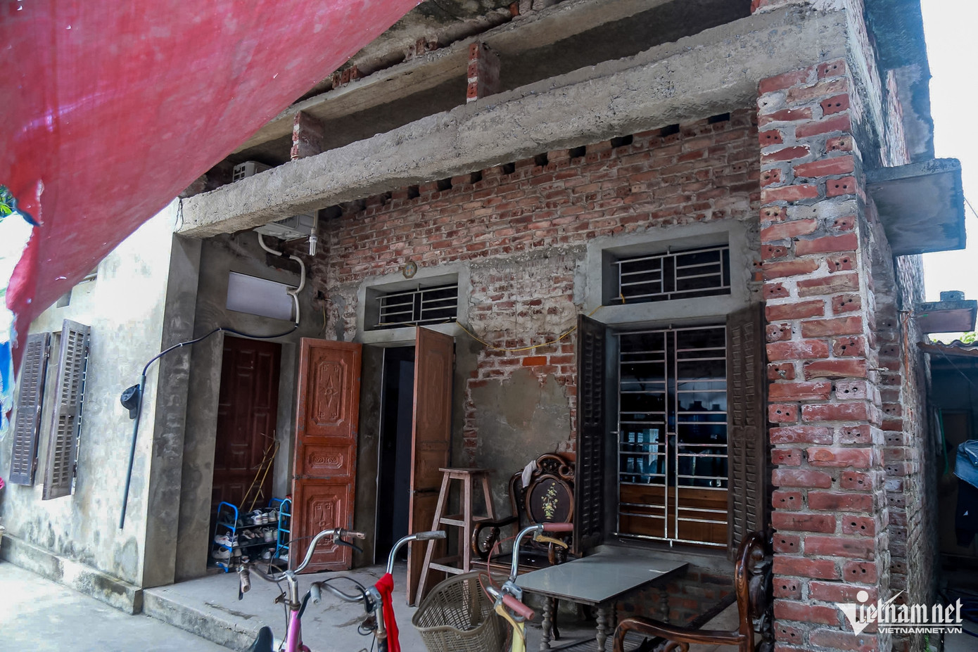 Căn nhà tuềnh toàng, nơi gia đình cháu M.T.A. sinh sống được thuê với giá 800.000 đồng/tháng