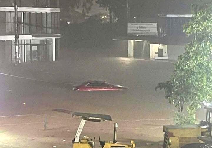 Mưa lớn gây ngập lụt nghiêm trọng ở TP Thái Nguyên. Ảnh: Thái Nguyên News Mưa lớn gây ngập lụt nghiêm trọng ở TP Thái Nguyên. Ảnh: Thái Nguyên News