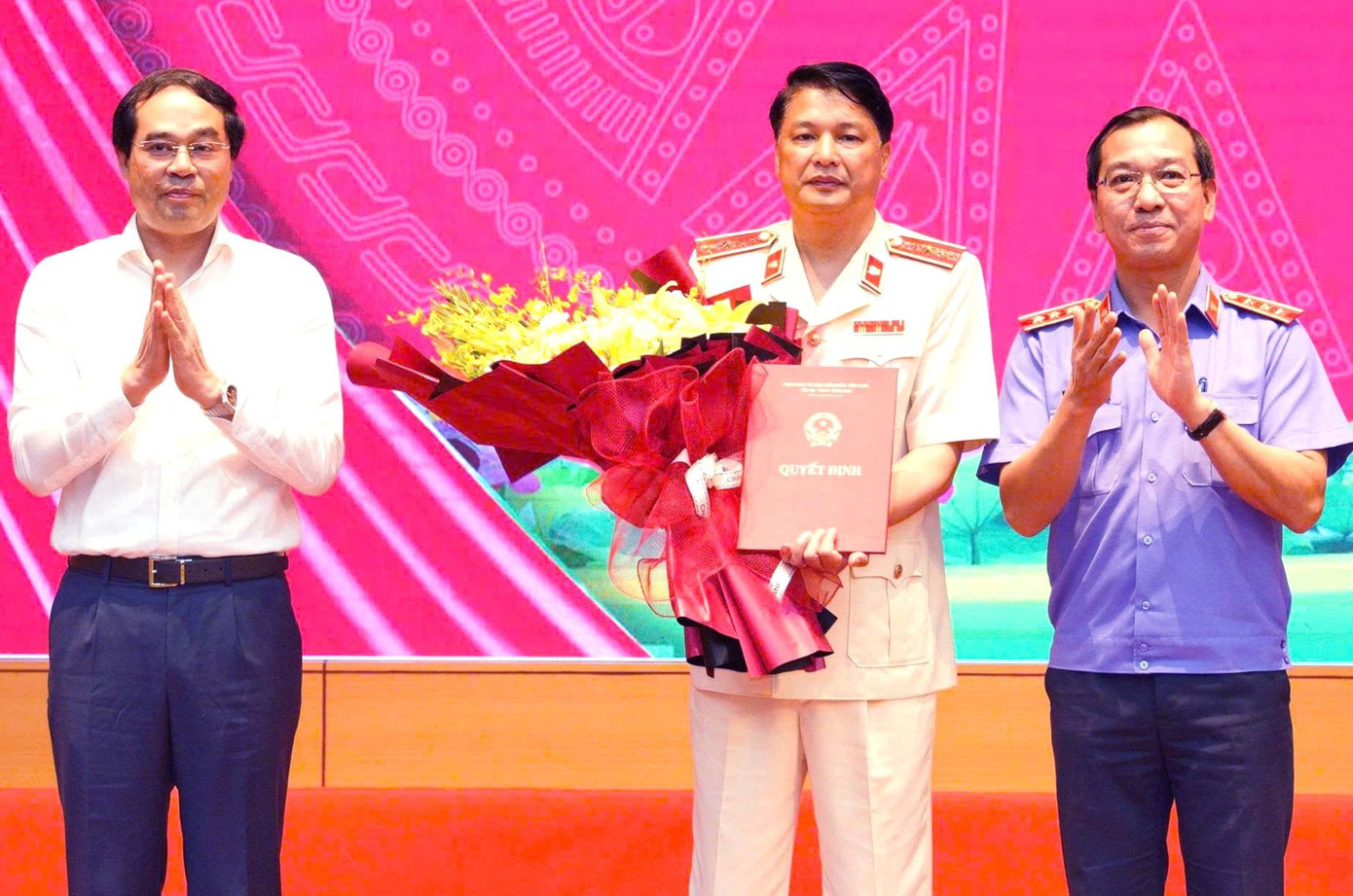 Ông Nguyễn Minh Tiến, Viện trưởng Viện KSND tỉnh Lào Cai được bổ nhiệm làm Viện trưởng Viện KSND tỉnh Lào Cai sau hợp nhất. Ảnh: N. H Ông Nguyễn Minh Tiến, Viện trưởng Viện KSND tỉnh Lào Cai được bổ nhiệm làm Viện trưởng Viện KSND tỉnh Lào Cai sau hợp nhất. Ảnh: N. H