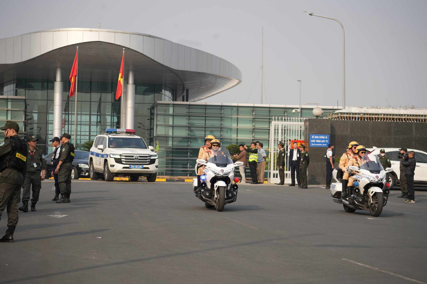 Tuyển Việt Nam ca khúc khải hoàn, người hâm mộ hân hoan chào đón ảnh 16