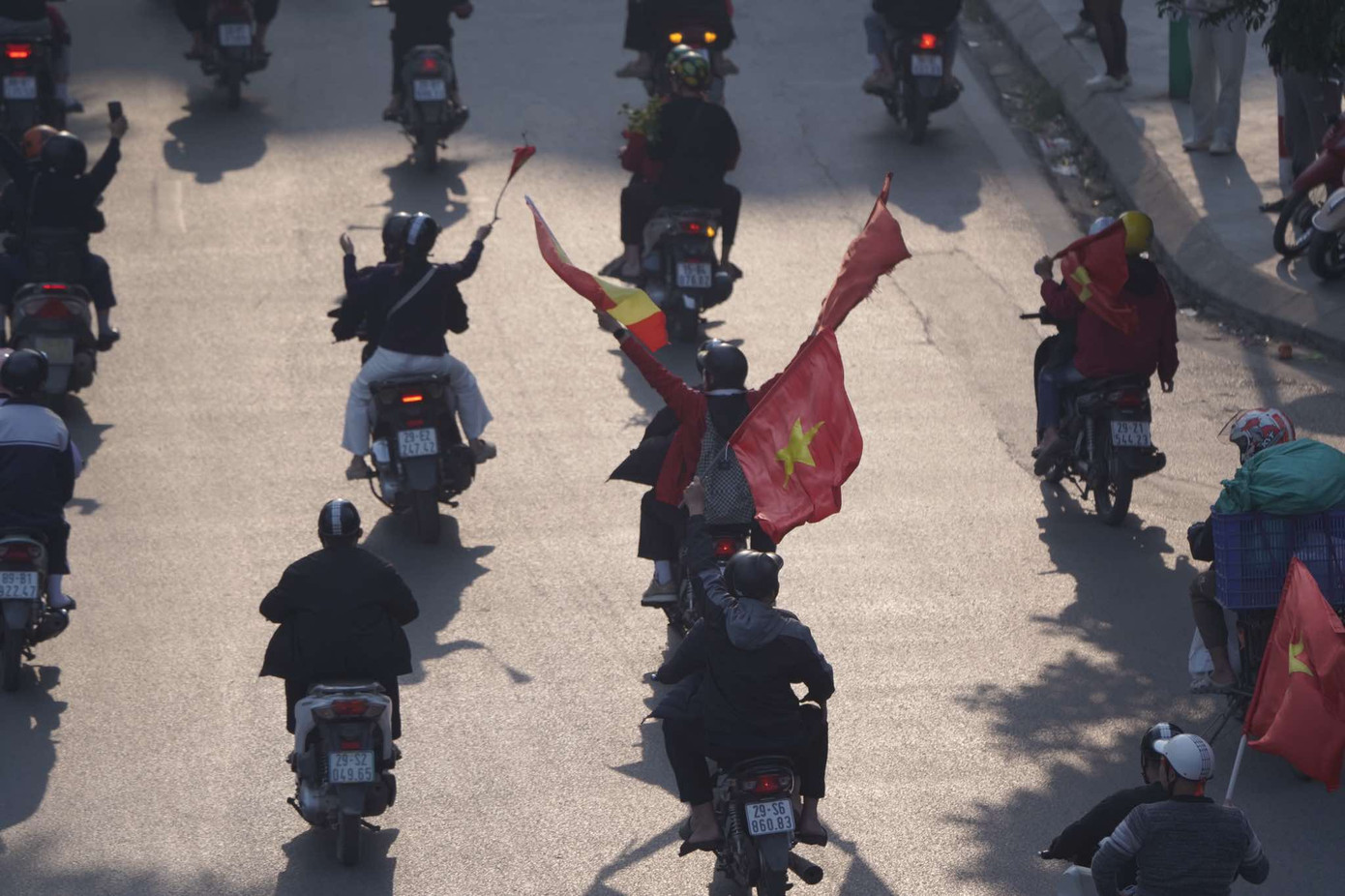 Tuyển Việt Nam ca khúc khải hoàn, người hâm mộ hân hoan chào đón ảnh 41