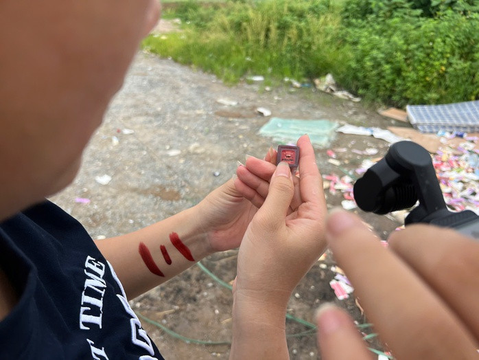 Một số thỏi son đã hết hạn