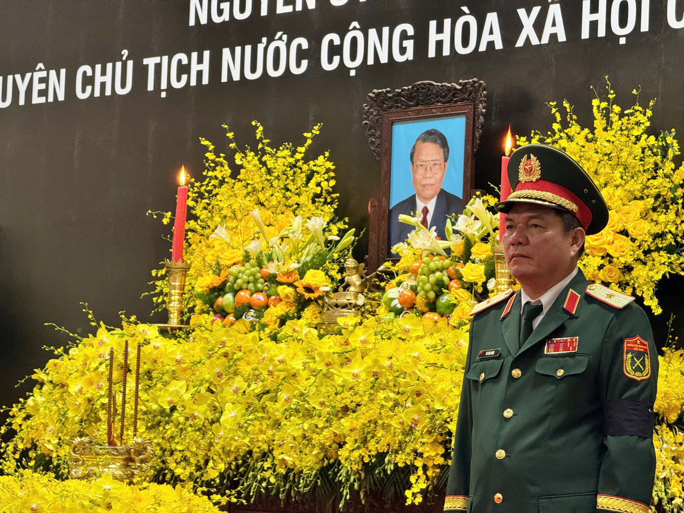 Đưa linh cữu nguyên Chủ tịch nước Trần Đức Lương rời Hà Nội về Quảng Ngãi ảnh 12