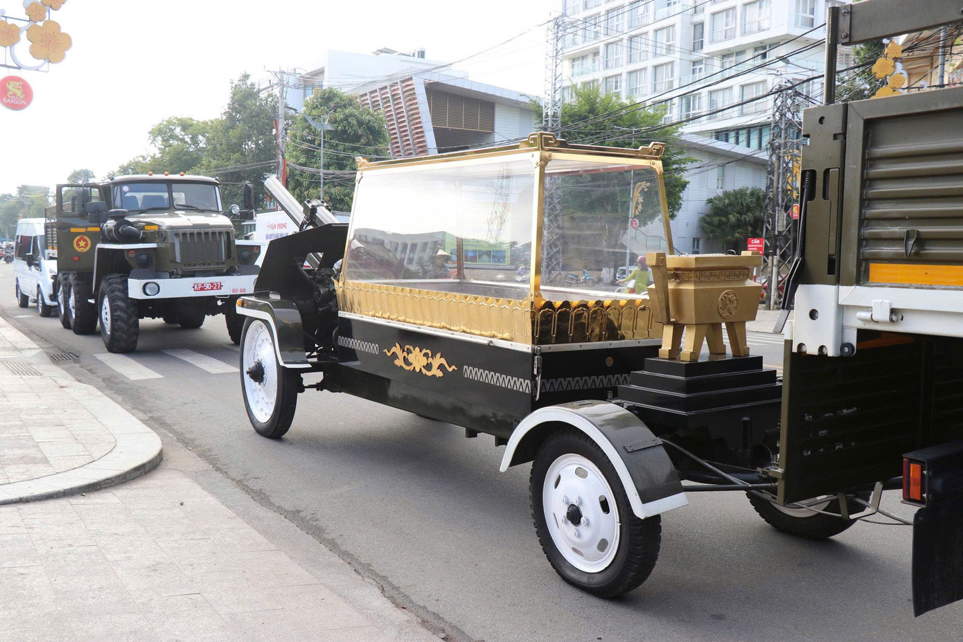 Đưa linh cữu nguyên Chủ tịch nước Trần Đức Lương rời Hà Nội về Quảng Ngãi ảnh 55