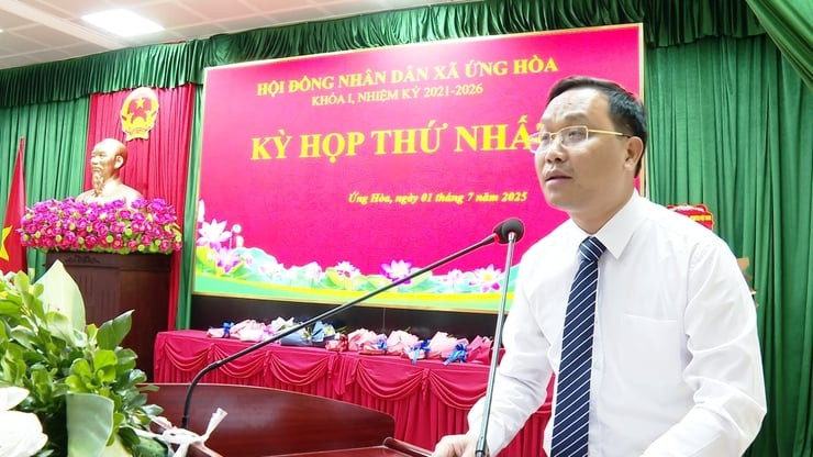 Bí thư Đảng ủy, Chủ tịch HĐND xã Ứng Hòa Nguyễn Tiến Thiết phát biểu tại Kỳ họp. Bí thư Đảng ủy, Chủ tịch HĐND xã Ứng Hòa Nguyễn Tiến Thiết phát biểu tại Kỳ họp.