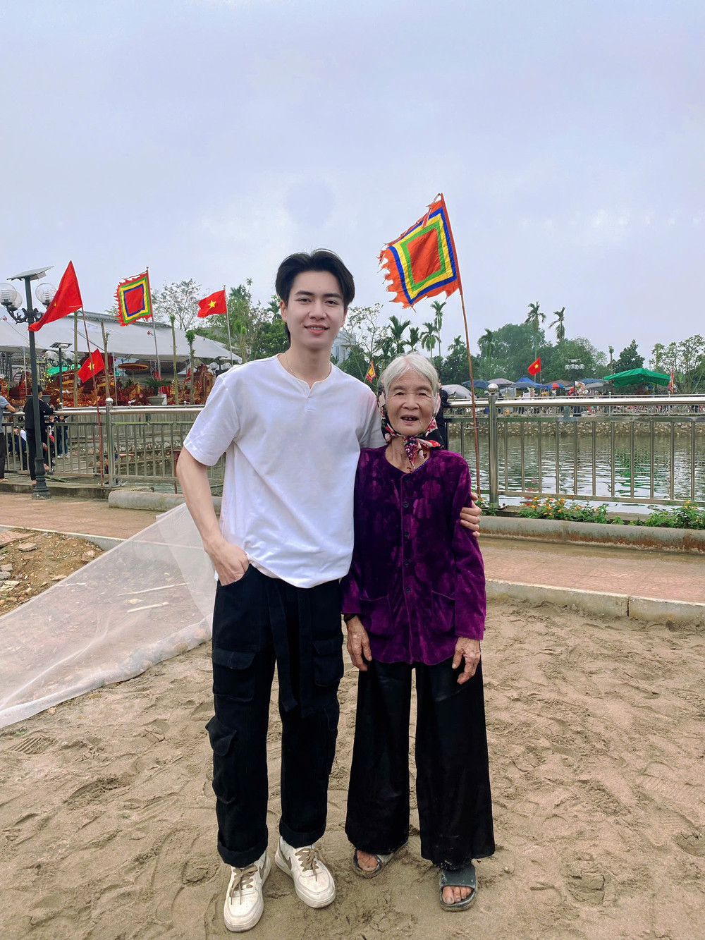 Tuổi thơ Nam ngập tràn ký ức về bà nội. Ảnh và video: NVCC