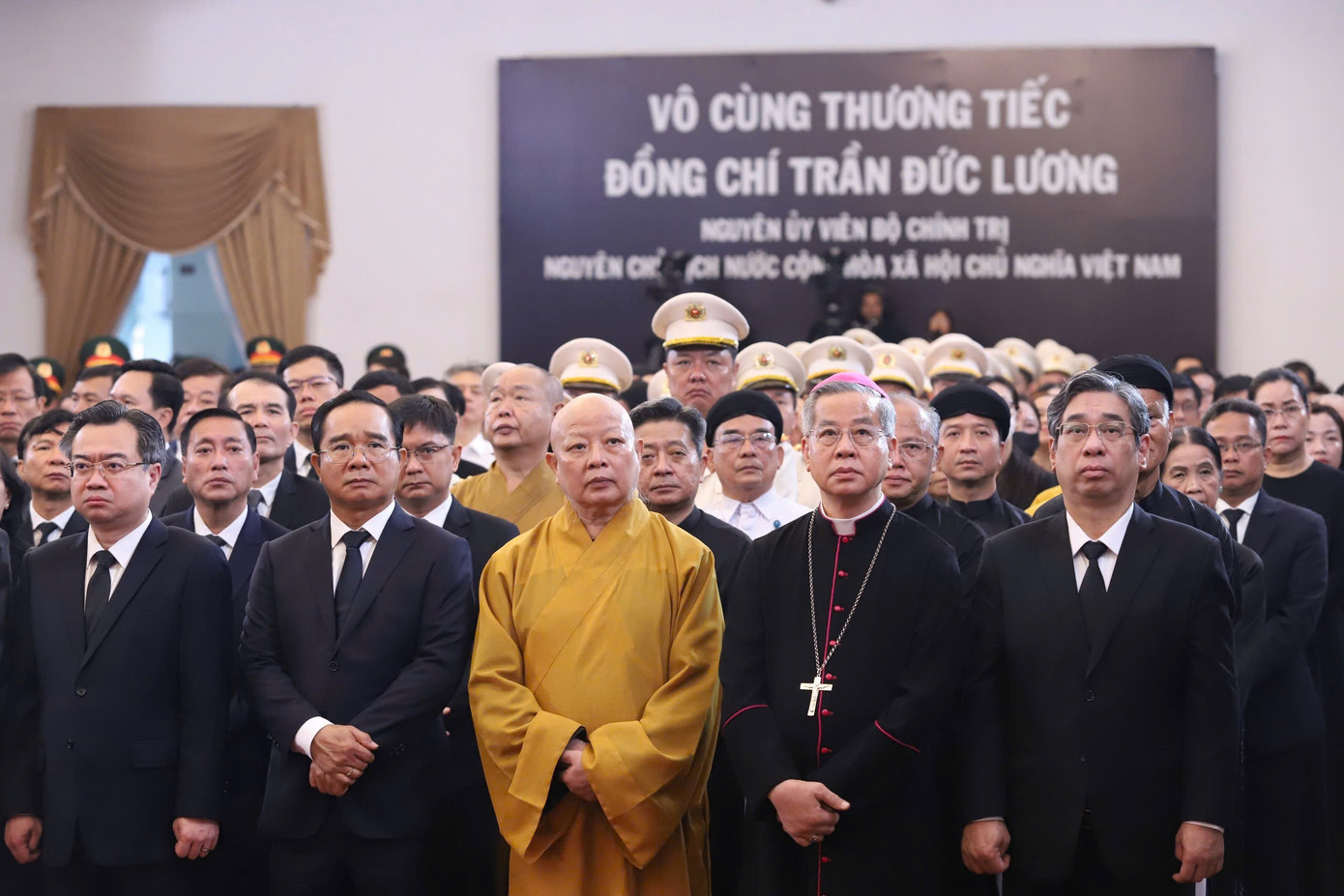 Đưa linh cữu nguyên Chủ tịch nước Trần Đức Lương rời Hà Nội về Quảng Ngãi ảnh 19