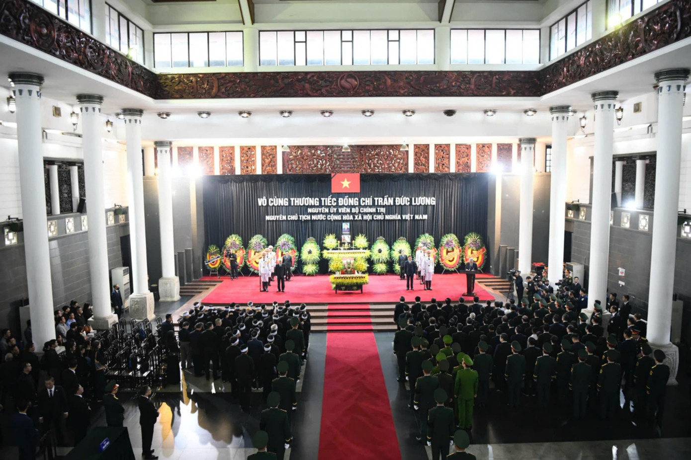 Không khí trang nghiêm tại lễ truy điệu.