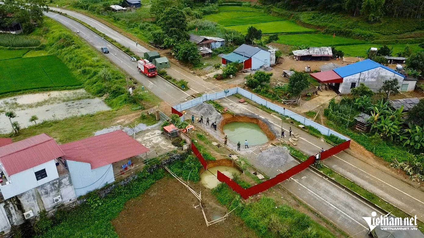 Toàn cảnh khu vực nạn nhân rơi xuống "hố tử thần".