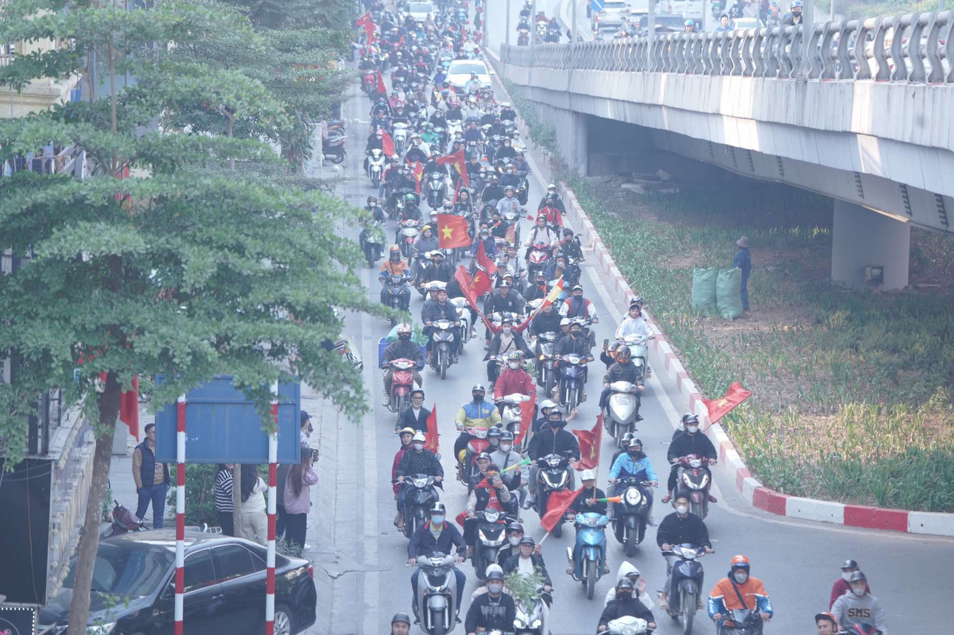 Tuyển Việt Nam ca khúc khải hoàn, người hâm mộ hân hoan chào đón ảnh 38