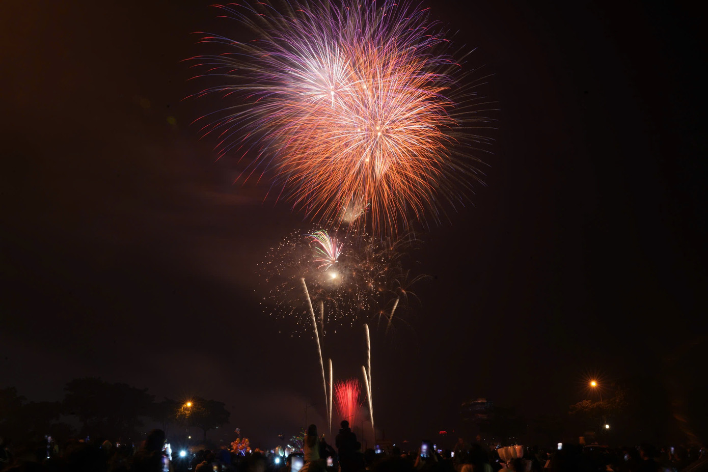 Pháo hoa tại Sân vận động Mỹ Đình. Pháo hoa tại Sân vận động Mỹ Đình.