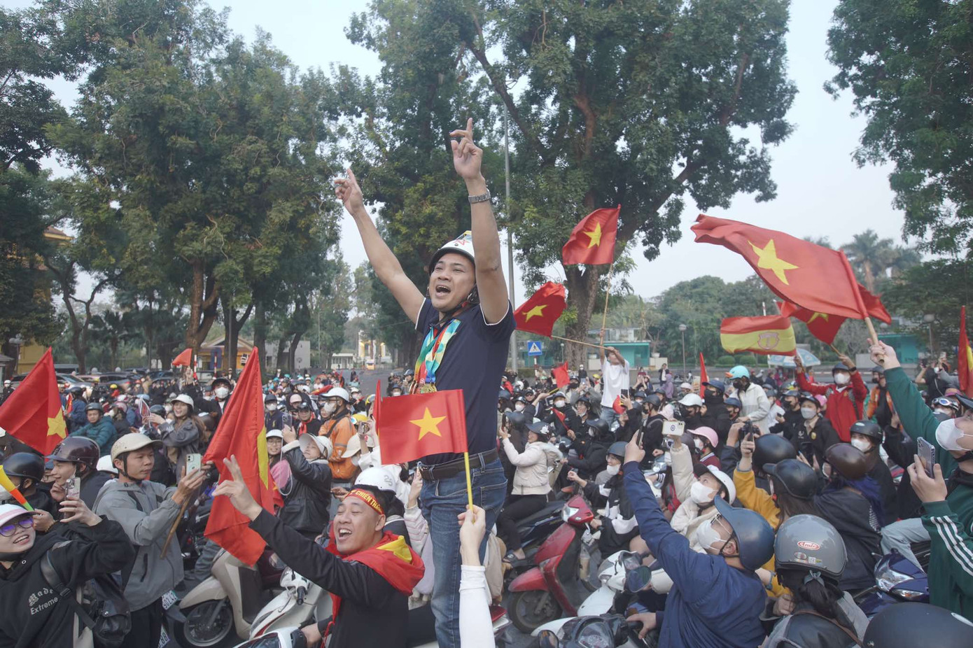 Tuyển Việt Nam ca khúc khải hoàn, người hâm mộ hân hoan chào đón ảnh 43