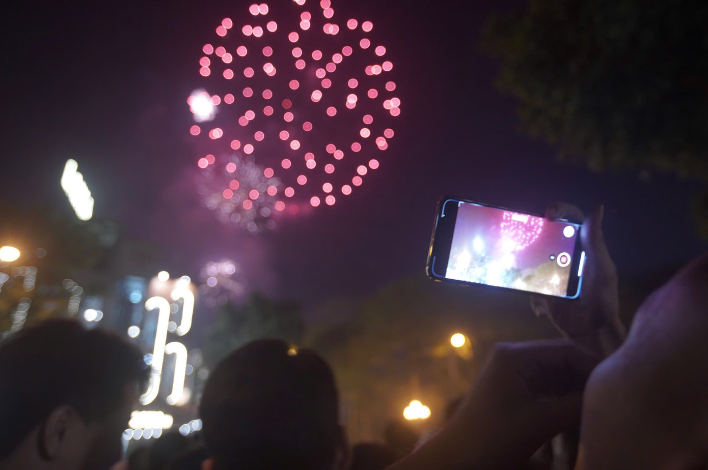 Pháo hoa tại hồ Văn Quán Pháo hoa tại hồ Văn Quán