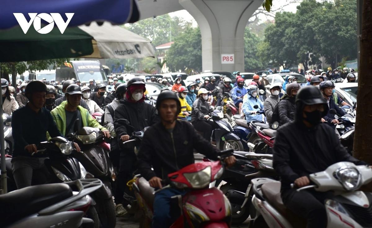 Tại đường Trường Chinh - hướng đi Ngã Tư Sở, xuất hiện tình trạng ùn tắc nghiêm trọng