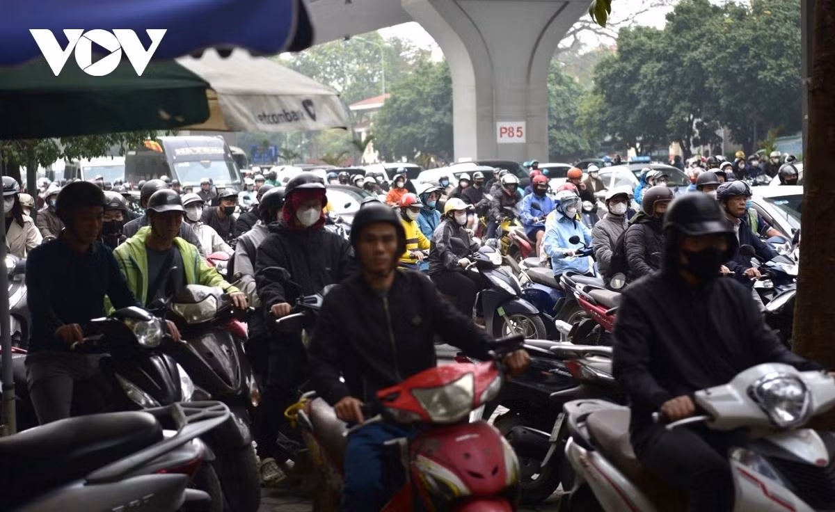 Tại đường Trường Chinh - hướng đi Ngã Tư Sở, xuất hiện tình trạng ùn tắc nghiêm trọng Tại đường Trường Chinh - hướng đi Ngã Tư Sở, xuất hiện tình trạng ùn tắc nghiêm trọng