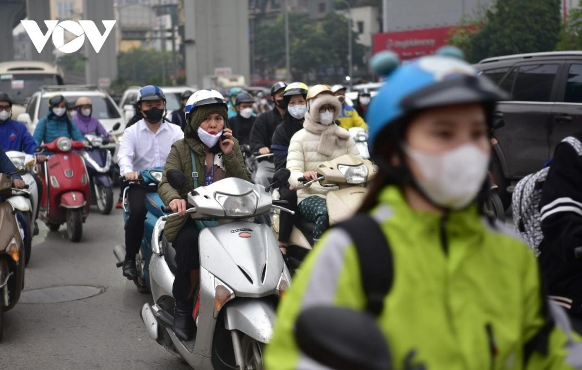 Các phương tiện di chuyển rất chậm khi qua đây