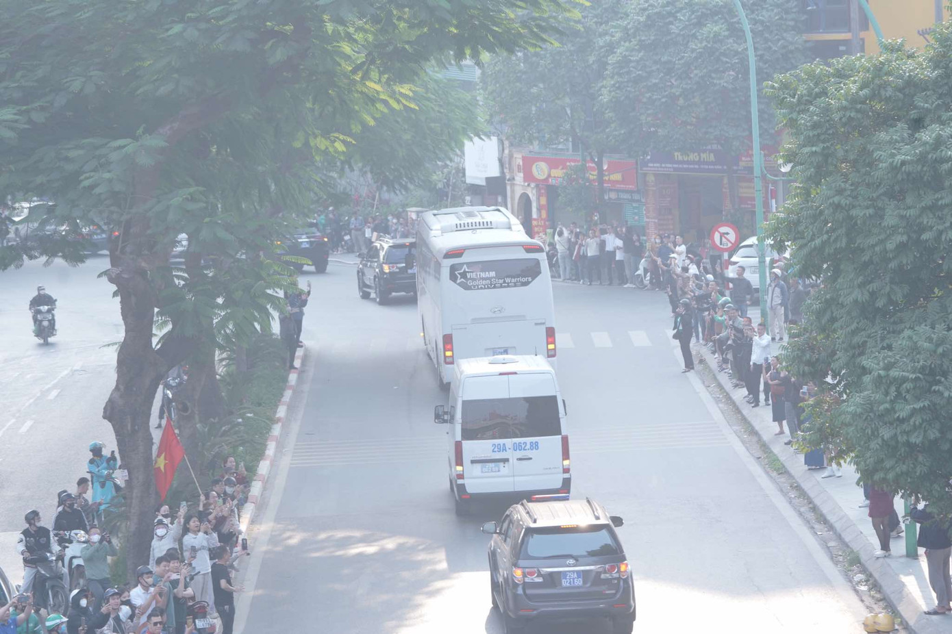 Tuyển Việt Nam ca khúc khải hoàn, người hâm mộ hân hoan chào đón ảnh 39