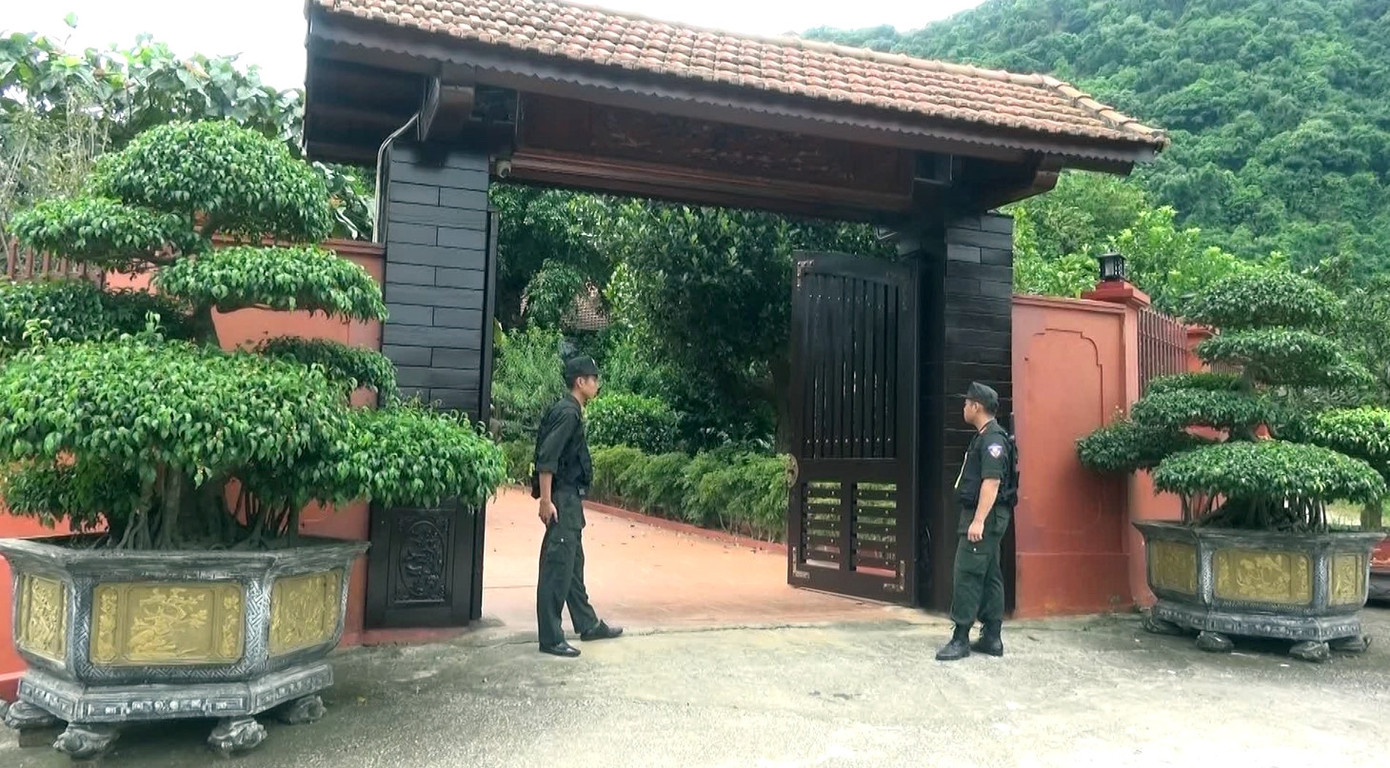 Cổng vào khung trang trại. Cổng vào khung trang trại.