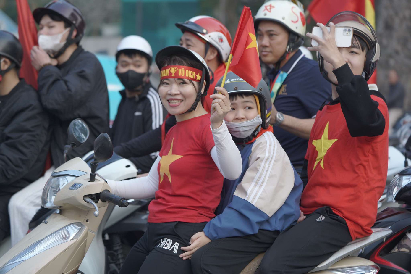 Tuyển Việt Nam ca khúc khải hoàn, người hâm mộ hân hoan chào đón ảnh 48