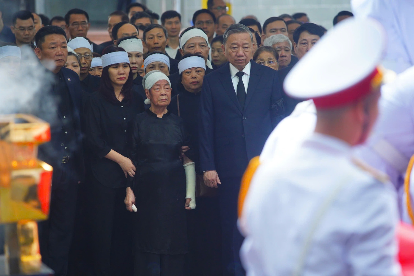 Đưa linh cữu nguyên Chủ tịch nước Trần Đức Lương rời Hà Nội về Quảng Ngãi ảnh 30