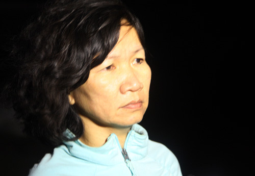 Bà Thanh ngóng con ở bãi biển. Bà Thanh ngóng con ở bãi biển