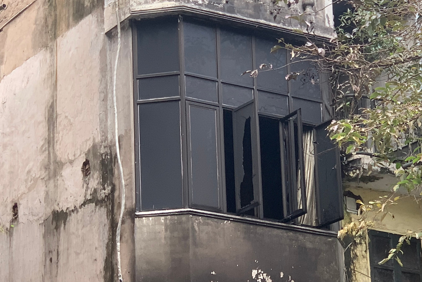 Hiện trường vụ cháy trên phố Hàng Lược. Hiện trường vụ cháy trên phố Hàng Lược.