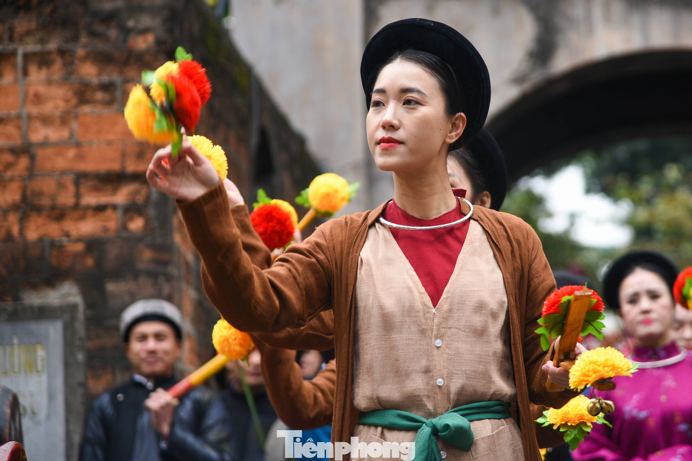 Các điệu múa đặc sắc, truyền thống được diễn ra.