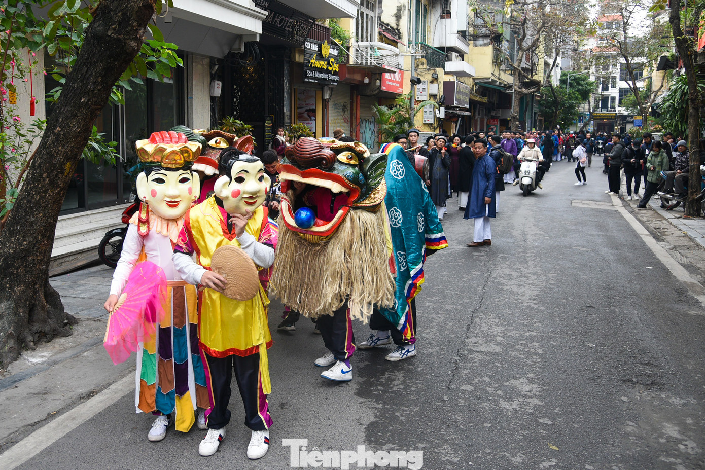 Đoàn rước xuất phát từ ngôi nhà di sản số 87 Mã Mây - phố Đào Duy Từ - Ô Quan Chưởng - phố Hàng Chiếu - phố Hàng Giầy - đền Bạch Mã - phố Hàng Buồm - phố Tạ Hiện - phố Hàng Bạc và dừng ở đình Kim Ngân.