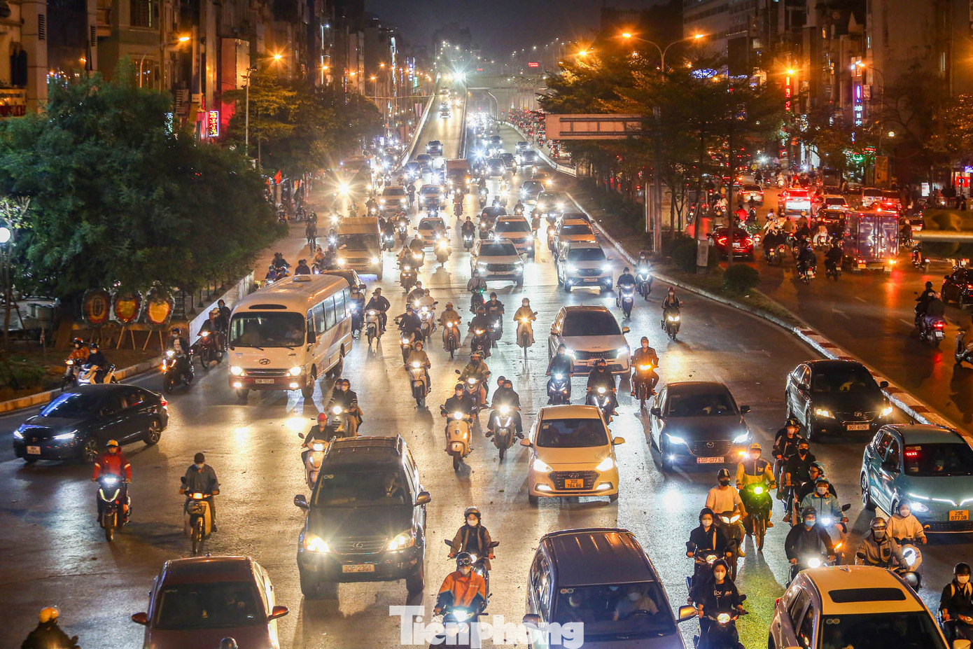 Theo phương án phân luồng mới từ ngày 25/12/2023, xe cộ từ Trường Chinh rẽ trái đi Nguyễn Trãi và đi thẳng về đường Láng đã được tách làm hai luồng riêng biệt thông qua gầm cầu vượt Ngã Tư Sở.