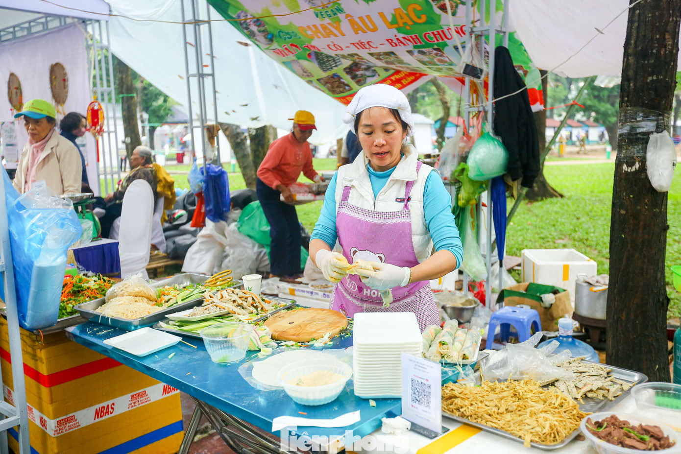 Những món ăn chay được đầu bếp chế biến khéo léo đã trở nên hấp dẫn, thu hút bất cứ ai có mặt tại lễ hội.