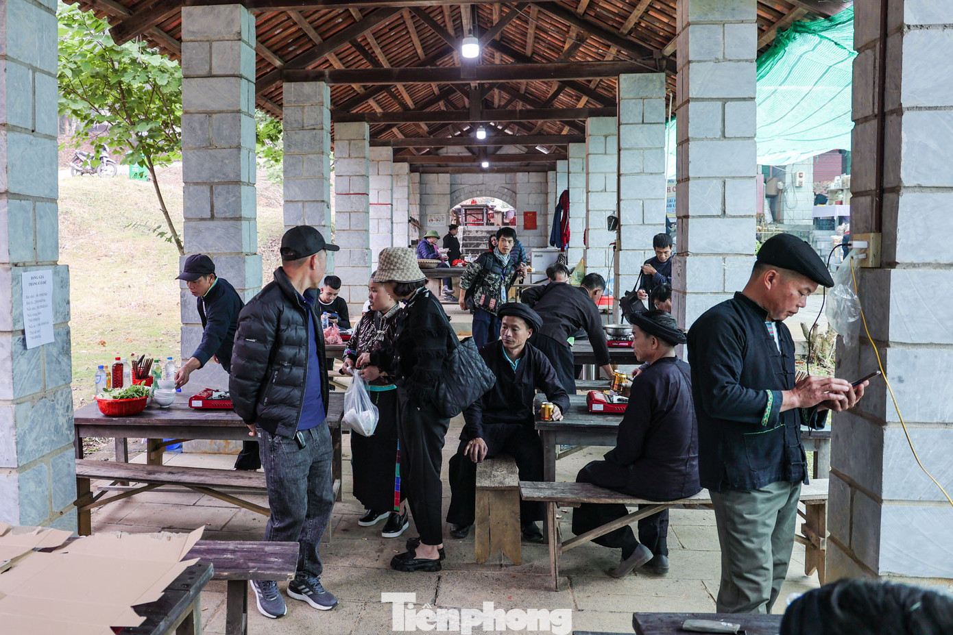 Không gian sinh hoạt chợ phiên vùng cao ngày Tết được tái hiện ở Hà Nội trong dịp nghỉ Tết Dương lịch.