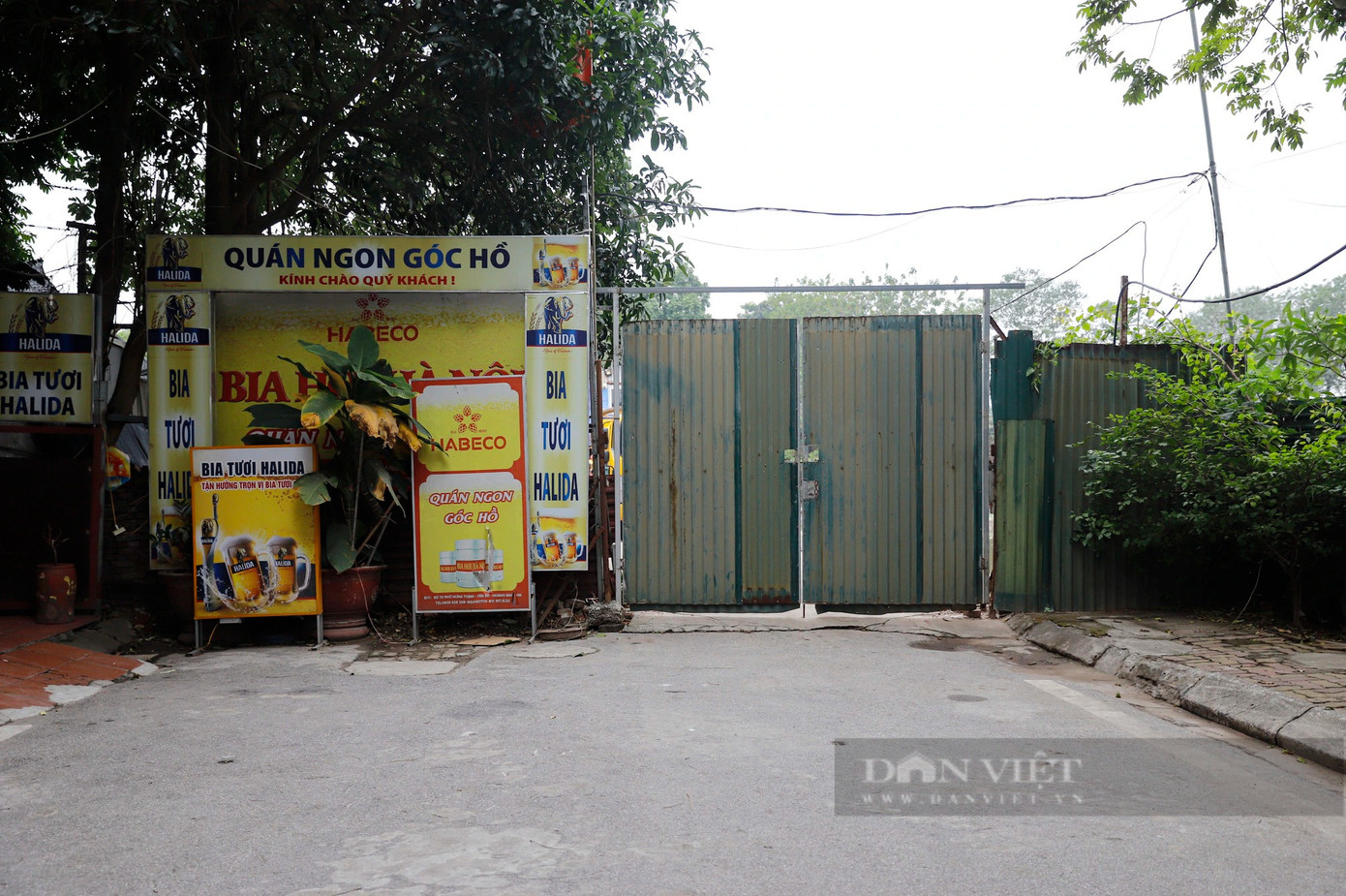 Mặt ngõ 2 phố Hưng Thịnh cổng vào khu đất đóng kín.