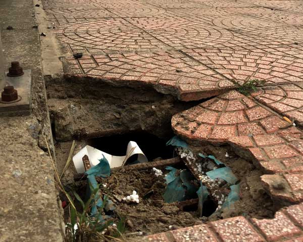 Bê tông lót xốp ở cầu vượt đường sắt Hà Nội ảnh 2