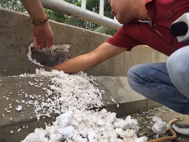 Bê tông lót xốp ở cầu vượt sông ở Hà Nội ảnh 2