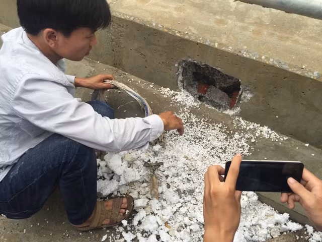Bê tông lót xốp ở cầu vượt sông ở Hà Nội ảnh 4