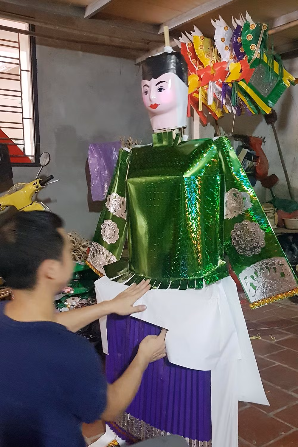 Vào 'lò' sản xuất vàng mã lớn bậc nhất cả nước trước mùa Vu Lan ảnh 5
