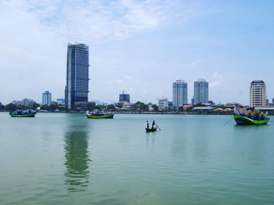 Thuyền hoa hưởng ứng Cuộc thi bắn pháo hao quóc tế