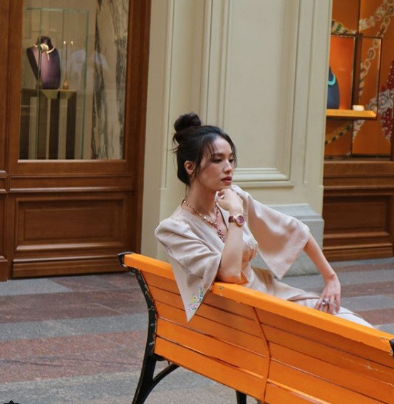 Thư Kỳ hấp dẫn đầy mê hoặc ở tuổi 42 ảnh 8