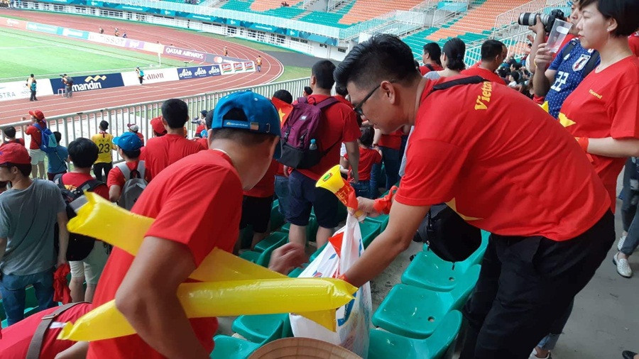 Cổ động viên tiếc nuối khi Việt Nam thua ở loạt penalty ảnh 6