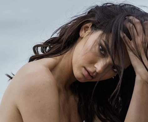 Em gái siêu mẫu của Kim ‘siêu vòng ba’ bị lộ hàng chục ảnh nhạy cảm ảnh 4