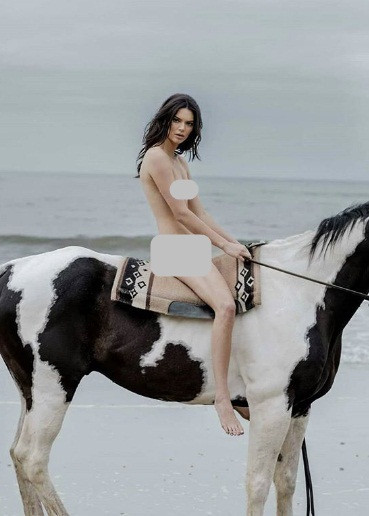 Em gái siêu mẫu của Kim ‘siêu vòng ba’ bị lộ hàng chục ảnh nhạy cảm ảnh 6