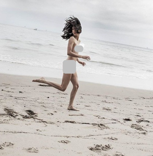 Em gái siêu mẫu của Kim ‘siêu vòng ba’ bị lộ hàng chục ảnh nhạy cảm ảnh 3