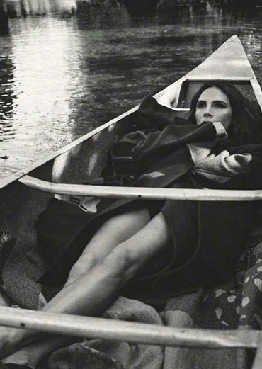 Ảnh đẹp hiếm hoi của gia đình nhà Becks lần đầu trên Vogue ảnh 8