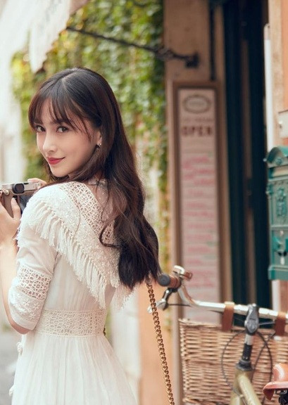 Angelababy nhan sắc trong veo ở Ý ảnh 2