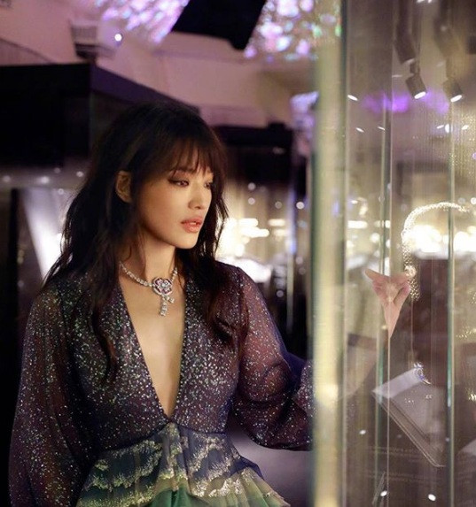 Thư Kỳ hấp dẫn đầy mê hoặc ở tuổi 42 ảnh 18