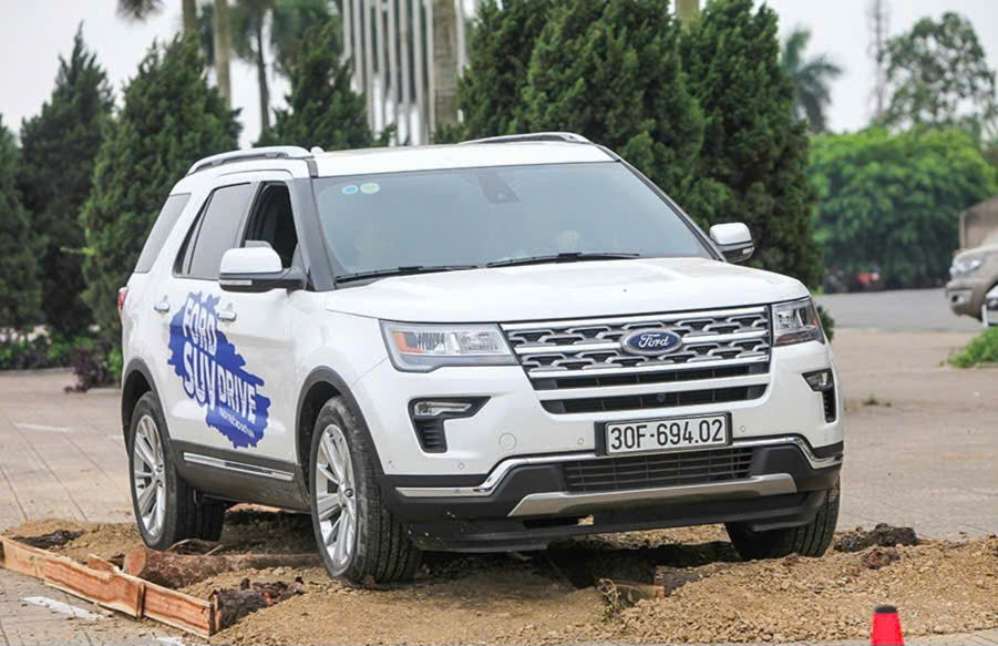 Dòng xe Ford Explorer 2019 lăn bánh tại Việt Nam. Ảnh: Hội An Dòng xe Ford Explorer 2019 lăn bánh tại Việt Nam. Ảnh: Hội An