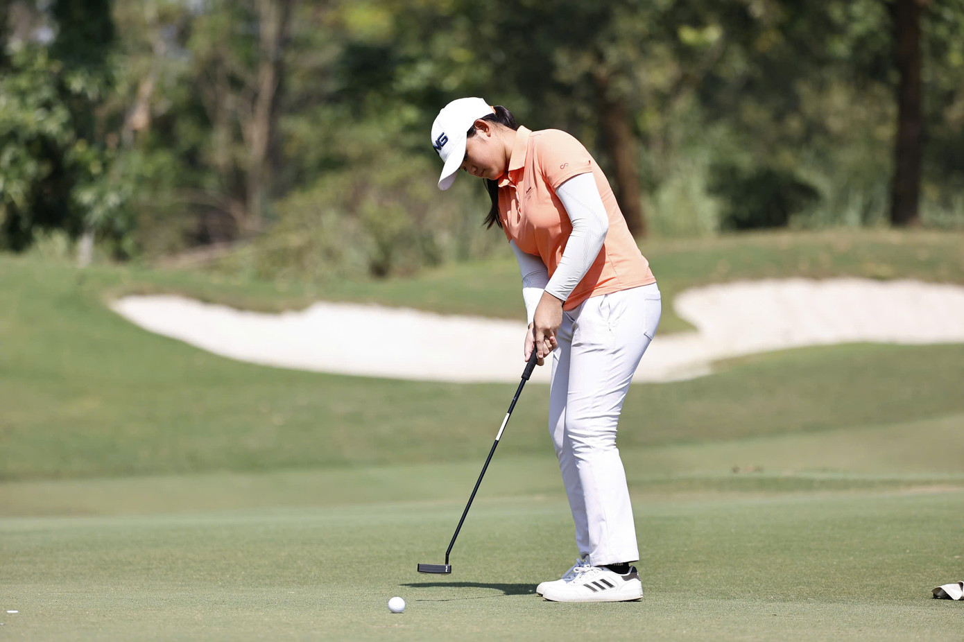 Nguyễn Bảo Châu còn nhỏ tuổi nhưng luôn thể hiện phong thái tự tin trên sân golf.