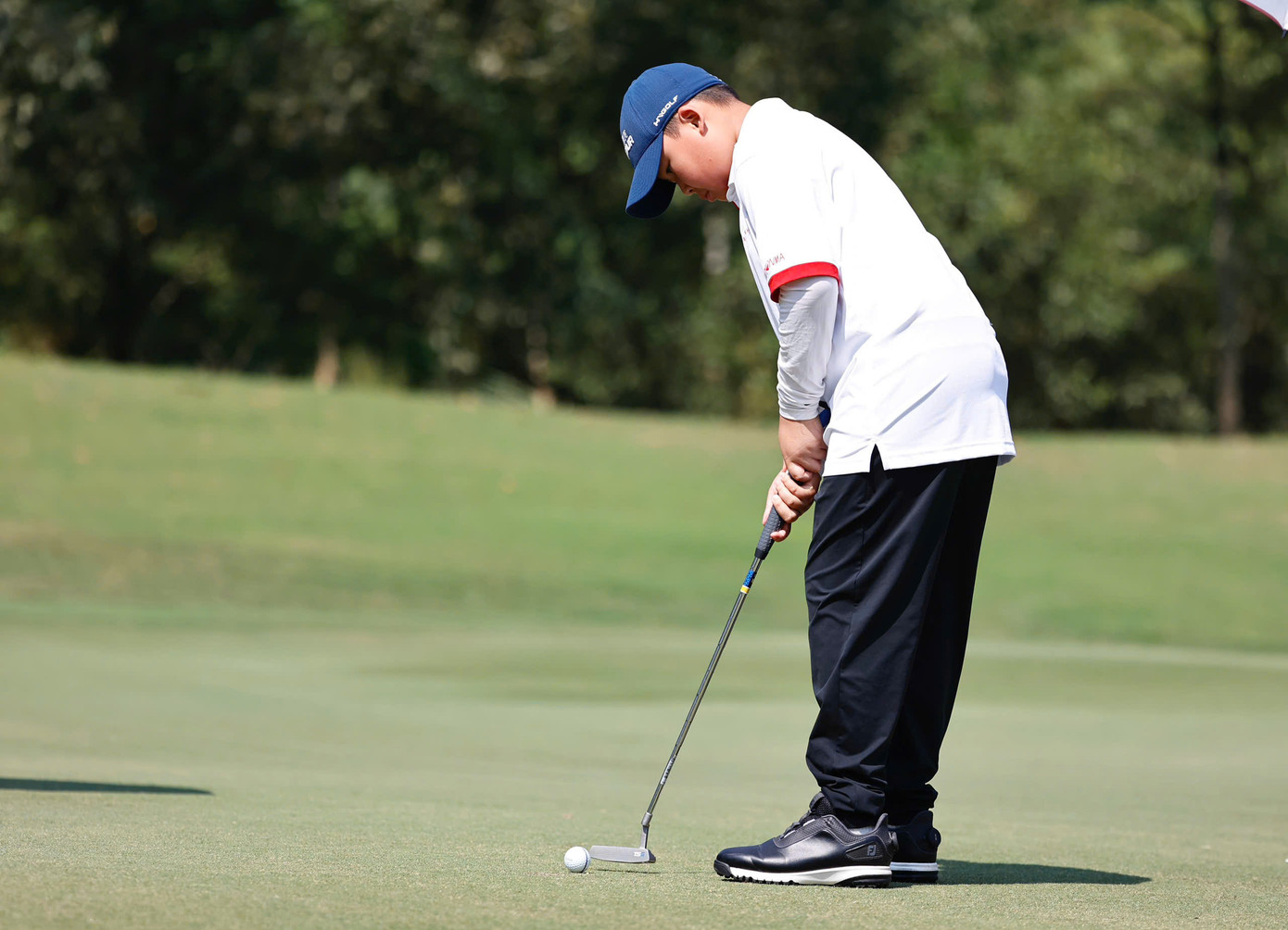 Dù mới 10 tuổi, nhưng Đức Cảnh là gương mặt không xa lạ với các đàn anh, đàn chị lớn tuổi hơn khi tham gia tranh tài nhiều giải đấu thuộc hệ thống giải trẻ VGA Junior Tour.